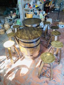 Bàn thùng rượu gỗ trang trí quán bar, cafe