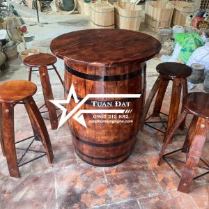 bàn thủng rượu trang trí quán cafe