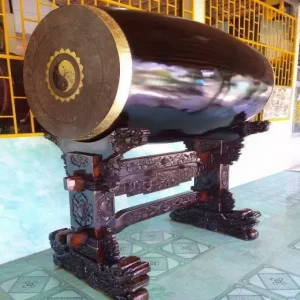 Thân trống được để trơn