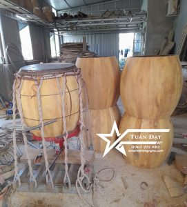 bịt mặt trống trường học